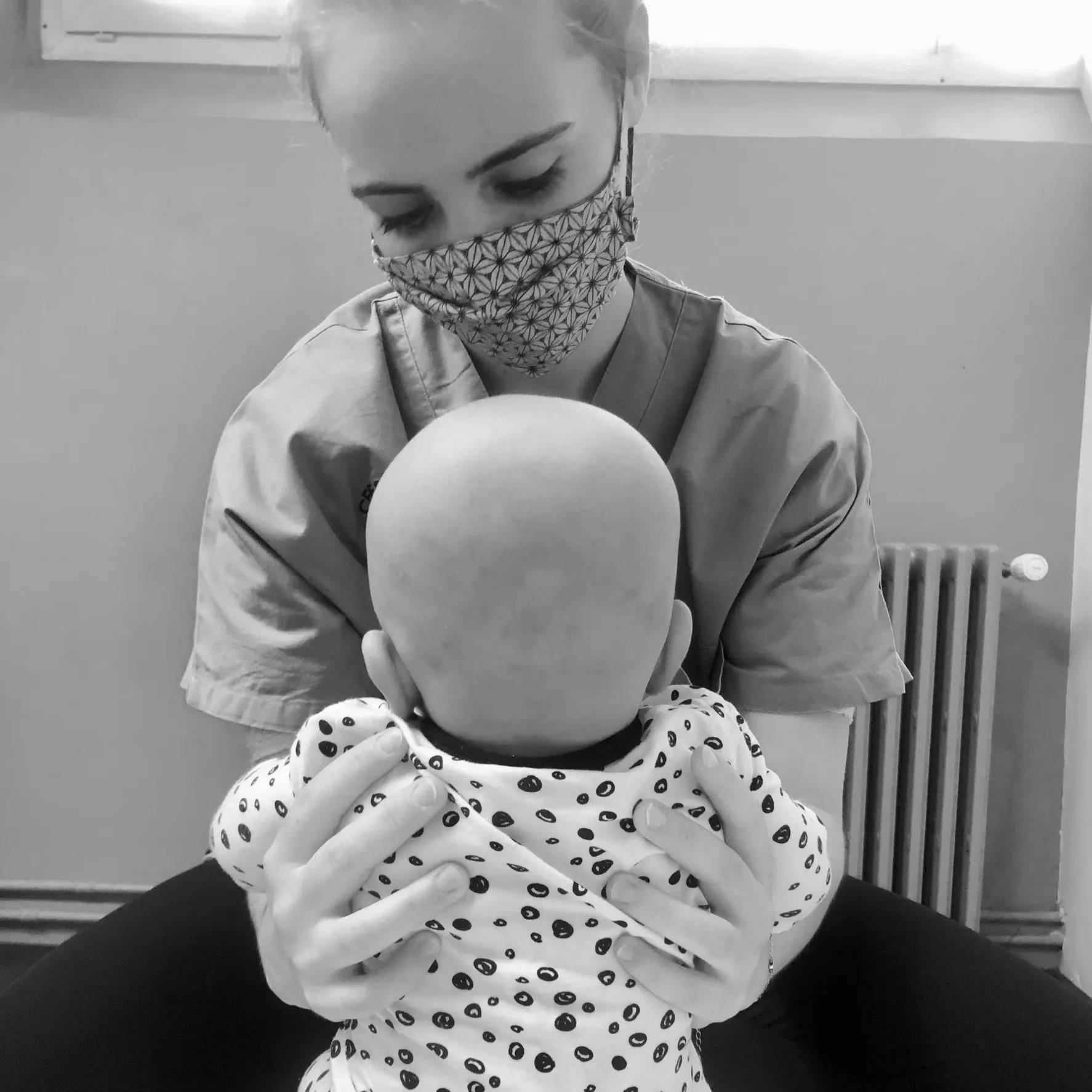 Photo de Nina avec un bébé