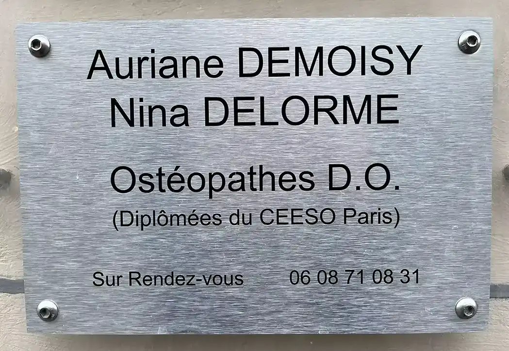 Photo de la plaque du cabinet à l'extérieur